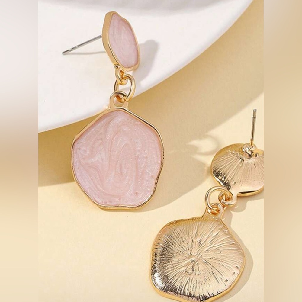 NWT Elegant Pink and Gold Dangle Earrings